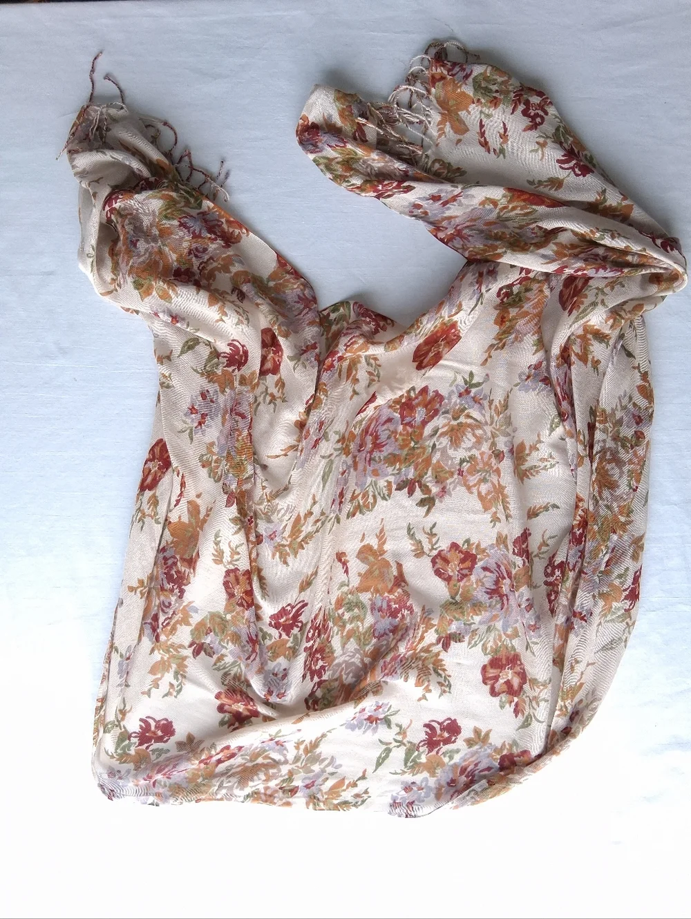 Reitmans Scarf Floral Lightweight Rectangular Cream, Red & green - Picture 6 of 15